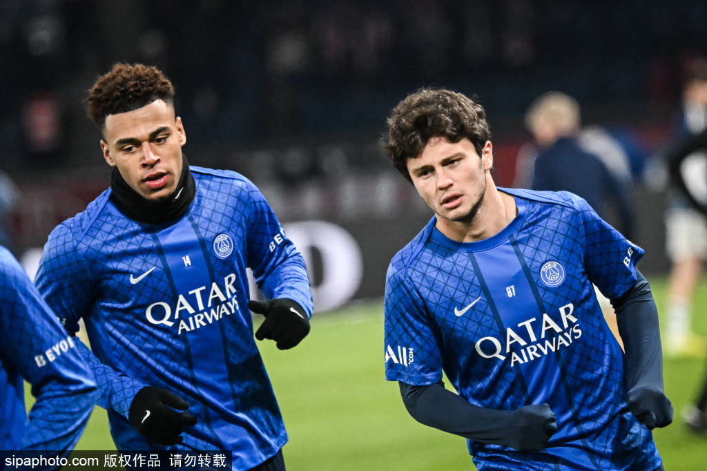 法甲第17轮：巴黎圣日耳曼2-1巴黎FC距榜首1分 杜埃破门登贝莱建功